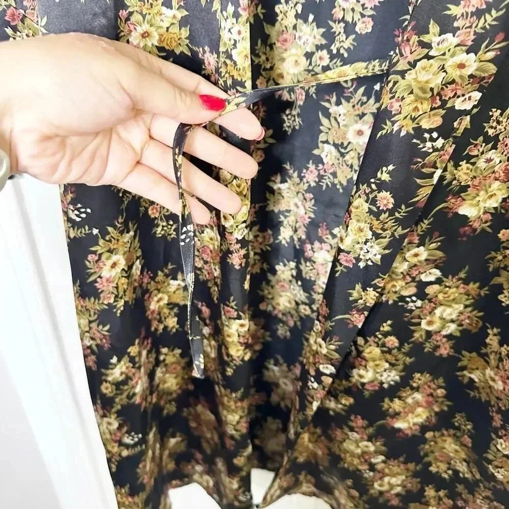 VTG Kristine Tyler Intimates Robe Black Cream Pink Floral Print‎